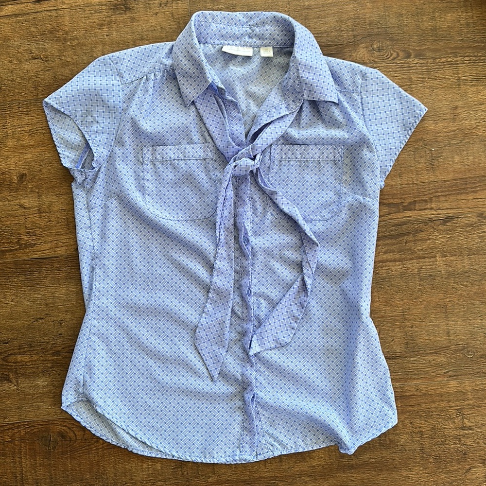 ✨ 5 for $25 ✨ New York & Co Blue White Blouse with Bow Tie Neck Sz XS